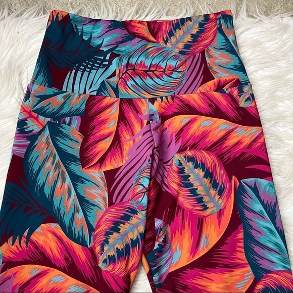 Onzie Lanai Capri Leggings - Picture 6 of 11